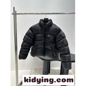 洗練された ショートダウンジャケット バレンシアガ ブランド コピー ダウンジャケット コピー ブラックkid26f4b85j
