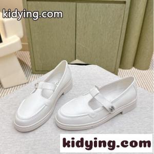 シンプルで上品 25K ローファー シャネル スーパーコピー シューズ コピー ターンロック ホワイトkid268DG5ja