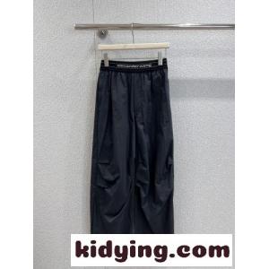 アレキサンダーワング パンツ 偽物 スタイリッシュ ウエストロゴ ロングパンツ ブラックkid26DqmCai