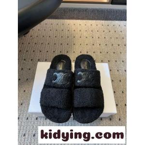 セリーヌ スーパーコピー サンダル スーパーコピー もこもこ 秋冬 ファーサンダル ブラックkid26095jCu