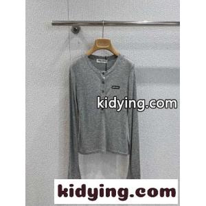 お洒落 シンプル ハーフボタン 長袖Tシャツ ミュウミュウ コピー Tシャツ コピー グレーkid26iC45Pr