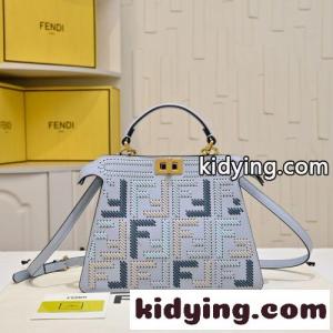 フェンディ スーパーコピー ピーカブー ISeeU スモール レザー バッグ コピー FF インターレース ブルーkid26D0DyKb