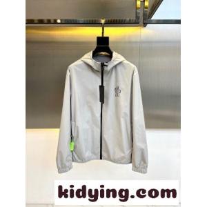 シンプル スタイリッシュ モンクレール ブランド コピー ジャケット 偽物 フード付き ブルゾン グレーkid26TnCy0n