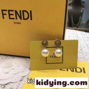 フェンディ コピー イヤリング 偽物 エフ イズ フェンディ コピー ロゴ × パール ピアスkid26GjuCSz