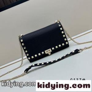 ロックスタッズ ショルダーバッグ 人気 ヴァレンティノ コピーブランド バッグ コピー ブラックkid269XLLTD