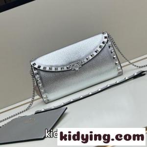 定番 ロックスタッズ ショルダーバッグ ヴァレンティノ コピー バッグ コピー シルバーkid2691jK1f
