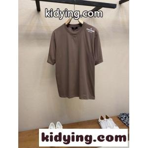 シンプル カジュアル ロゴ 半袖Tシャツ フェンディ ブランド コピー Tシャツ 偽物 クルーネックkid26SnCyui