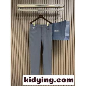 シンプル 洗練された チノパンツ プラダ コピー パンツ コピー メンズ ロングパンツ ダークグレーkid2681n45v