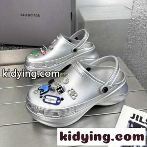 バレンシアガ コピーブランド クロックス ミュール ジビッツ スーパーコピー シルバー チャーム付きkid26PjKLfq