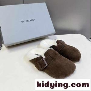 バレンシアガ スーパーコピー サンダル コピー 秋冬 もこもこ スエード スリッパ レディースシューズ コーヒーkid26f0LX1r