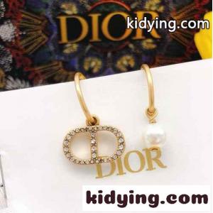 Petit CD ピアス クリスチャン・ディオール コピー ピアス 偽物 レディースkid26veiOju