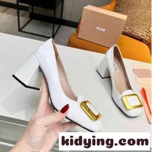 洗練された パテントレザー パンプス ミュウミュウ コピーブランド パンプス スーパーコピー ホワイトkid26SPP1rq