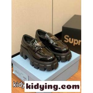 人気 定番 プラダ コピー モノリス パテントレザー ローファー スーパーコピーkid26OLzmyi