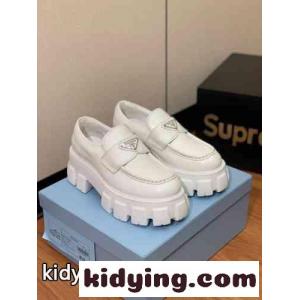 大注目 プラダ ブランド コピー モノリス レザー ローファー スーパーコピー ホワイトkid26u85Tfm