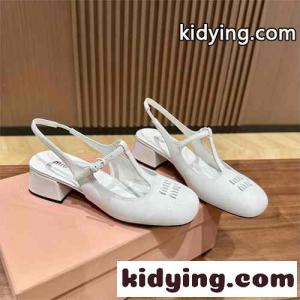 パテントレザー スリングバックパンプス ミュウミュウ ブランド コピー パンプス スーパーコピー ホワイトkid26Cu41ve