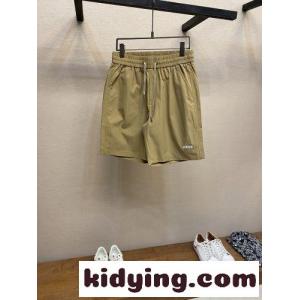 夏の定番 ロエベ コピーブランド パンツ 偽物 シンプル 洗練された ロゴ ショートパンツ カーキkid26THDmSf