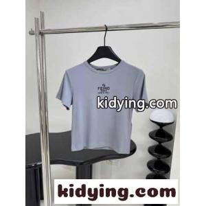 洗練された ロゴ入り クロップド丈 半袖 トップス フェンディ コピー Tシャツ コピー グレーkid26OjqGva