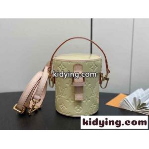 24SS 可愛い LV・アスター ショルダーバッグ ルイヴィトン コピーブランド バッグ スーパーコピー M24099kid264rKfue