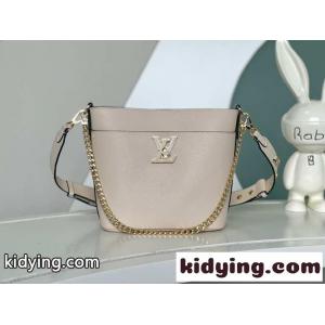 M24638 ロック & ウォーク ショルダーバッグ ルイヴィトン コピー バッグ スーパーコピーkid26vCKzui