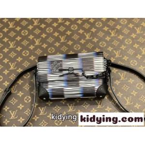 M82819 スティーマー･ウェアラブル ウォレット ルイヴィトン コピー バッグ スーパーコピーkid26W51Prm