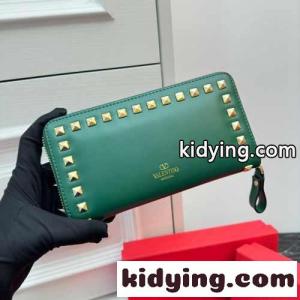 ロックスタッズ カーフスキン ジップウォレット ヴァレンティノ ブランド コピー 財布 コピー グリーンkid26fmKHrC