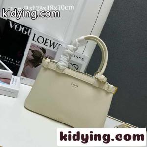 ベルト付 スモール レザー ハンドバッグ プラダ コピー バッグ コピー ホワイトkid26ySHP1j