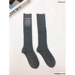 おしゃれ ロゴ 人気 ロングソックス バレンシアガ コピー 靴下 コピー グレーkid269vqW9D