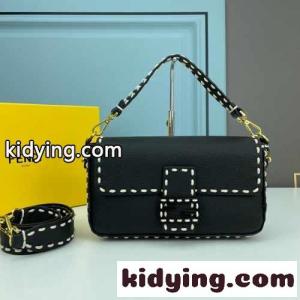 人気 fendi コピー フェンディ コピー ハンドステッチ ミディアム バゲットバッグ コピー ブラックkid26DeO9Lz