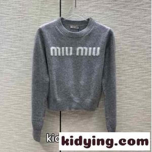 シンプル ロゴ ミュウミュウ ブランド コピー セーター コピー レディース トップス グレーkid26XH5P1f