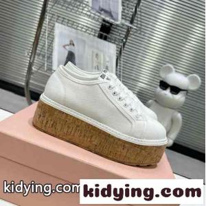 カジュアル 厚底 キャンバススニーカー ミュウミュウ スーパーコピー シューズ スーパーコピー ホワイトkid268jy8jC
