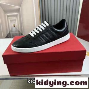 サルヴァトーレ・フェラガモ スニーカー コピー 定番 シンプル レースアップ ローカットスニーカーkid26f09Tjm