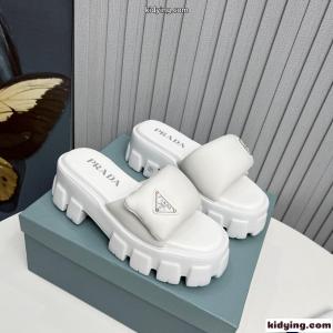人気 ソフトパデッド ミュール プラダ コピーブランド サンダル コピー レディース 厚底 トライアングルロゴ付 ホワイトkid26OLfWTn