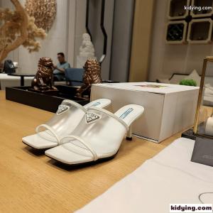 エレガント トライアングルロゴ付 ピンヒールミュール プラダ コピー サンダル コピー レディース ホワイトkid26Wbaeay