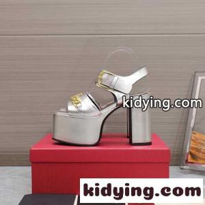 Vロゴ チェーン カーフスキン プラットフォーム サンダル 12.5cm ヴァレンティノ コピー サンダル コピー シルバーkid26KbK5vi
