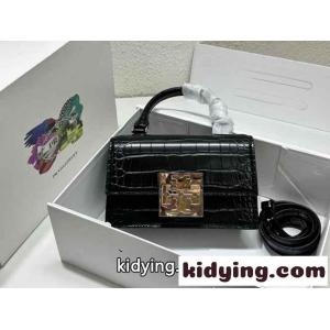高級感 クロコエンボス ボンボン トリーバーチ バッグ コピー レディース ハンドバッグ ブラックkid26q85zai