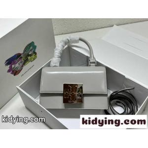 人気 高級感 トリーバーチ バッグ コピー レディース ボンボン ハンドバッグ グレーkid2651v4fi
