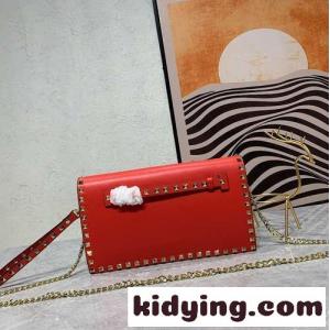 GARAVANI ロックスタッズ クラッチバッグ ヴァレンティノ コピー バッグ コピー レディース レッドkid26KzieSb