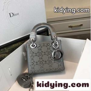 クリスチャン・ディオール ブランド コピー バッグ コピー 大人気 LADY dior ブランド コピー カナージュ サテン ミニバッグ グレーkid26yai0Dq