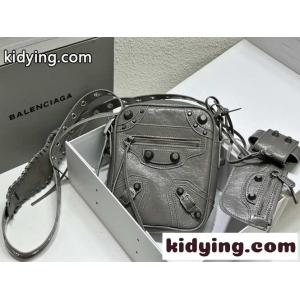 LE CAGOLE MEN クロスボディバッグ バレンシアガ スーパーコピー バック コピー コンパクト グレーkid26Xbu0fq