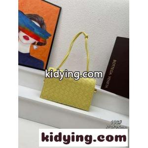 23SS ボッテガ・ヴェネタ バッグ コピー Trio Pouch トリオ ポーチ ストラップ バッグkid26DyKf8D