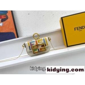 FFモチーフ 刺繍 ナノ バゲット チャーム フェンディ ブランド コピー バッグ 人気 コピー レディースkid26KP1XXr