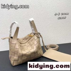 人気 大容量 カセット ボウリングバッグ ボッテガ・ヴェネタ バッグ コピー ショルダーバッグ ベージュkid26GrmyuC