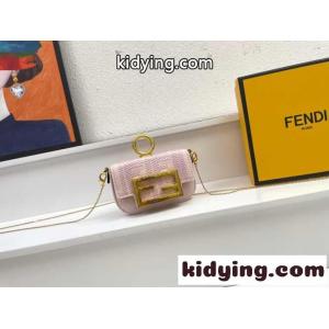 フェンディ スーパーコピー バッグ 人気 コピー レディース FFモチーフ 刺繍 ナノ バゲット チャームkid26mWfOvu