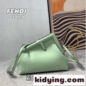 フェンディ コピー ファースト グリーン パテントレザー フェンディ コピー バッグ 人気 コピー ショルダーバッグkid26HTHXDe