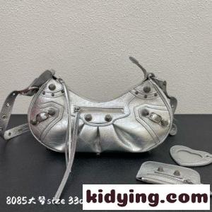 定番 人気 LE CAGOLE バレンシアガ コピー バック コピー レザー ショルダーバッグ シルバーkid26jWvuWb