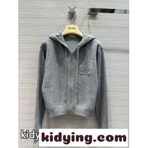 ミュウミュウ コピー ジャケット コピー 人気 ウール ニット ジップアップ ロゴパッチ フーディーkid26fG9f4j