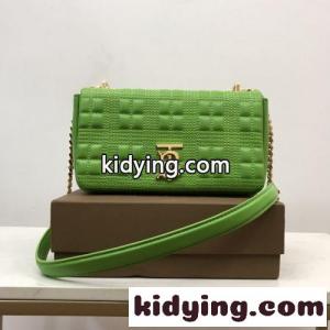バーバリー コピー バッグ コピー コンパクト 人気 キルティング ラムスキン ローラバッグ ショルダーバッグkid2681b81D