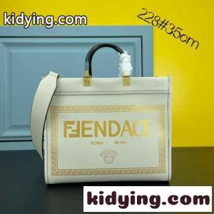 Fendace プリント ホワイト レザー ロゴ フェンディ コピー バッグ 人気 コピー レディース 2WAY トートバッグkid26GXreSb