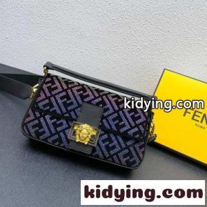 fendi スーパーコピー × versace スーパーコピー おしゃれ キラキラ フェンディ スーパーコピー バッグ 人気 コピー バゲット ショルダー バッグkid26CCuKTj