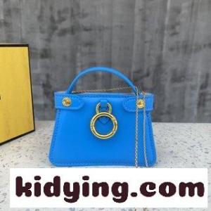 FEND*I超minipeekabooは小包を斜めに掛けて かわいいファッションが生まれました フェンディ スーパーコピー バッグ 一覧  コピーkid26PHbWDq